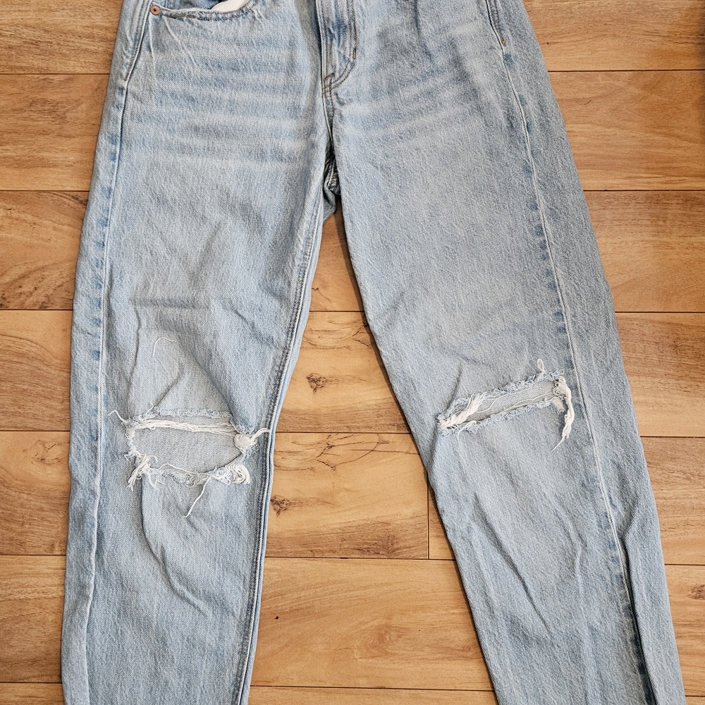 American Eagle Outfitters Light Blue Cropped Jeans